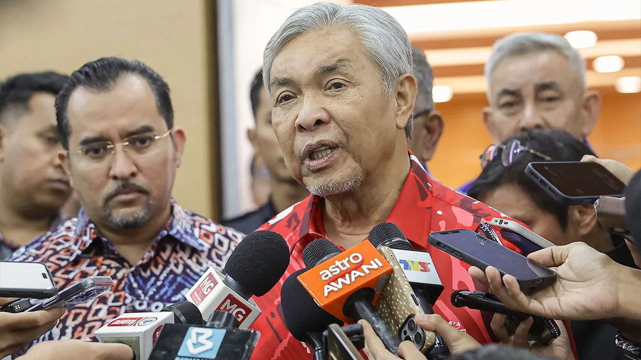 KUALA LUMPUR, 27 April -- .Timbalan Perdana Menteri yang juga Presiden UMNO, Datuk Seri Dr Ahmad Zahid Hamidi, bercakap kepada media selepas Wawancara Eksklusif bersama para editor di Pusat Dagangan Dunia Kuala Lumpur (WTCKL), hari ini._BERNAMA