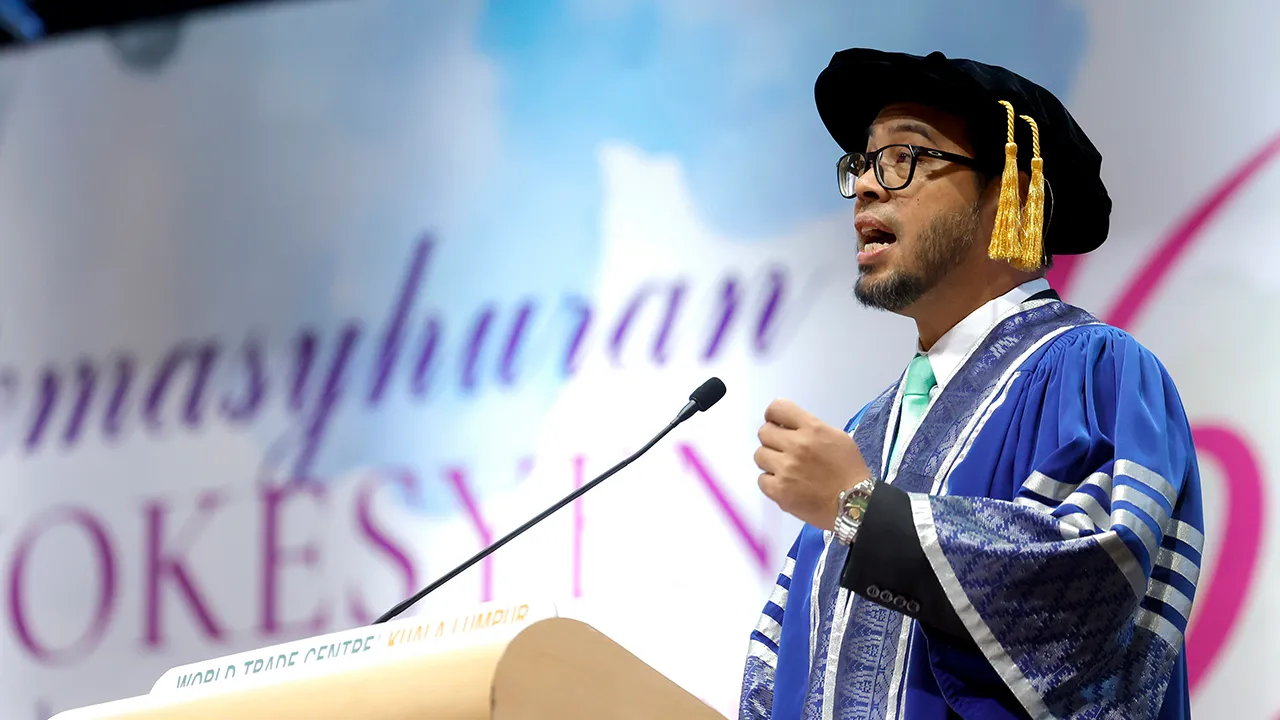 KUALA LUMPUR, 4 April -- Menteri di Jabatan Perdana Menteri (Hal Ehwal Agama), Dr Zulkifli Hasan, mengumumkan pemasyhuran Kolej Universiti Antarabangsa MAIWP (UCMI) sebagai Universiti Antarabangsa MAIWP (UNIMAIWP) sempena Majlis Pemasyhuran dan Konvokesyen ke-16 UniMAIWP di Dewan Merdeka, Pusat Dagangan Dunia (WTC) hari ini.  --fotoBERNAMA (2026) HAK CIPTA TERPELIHARA