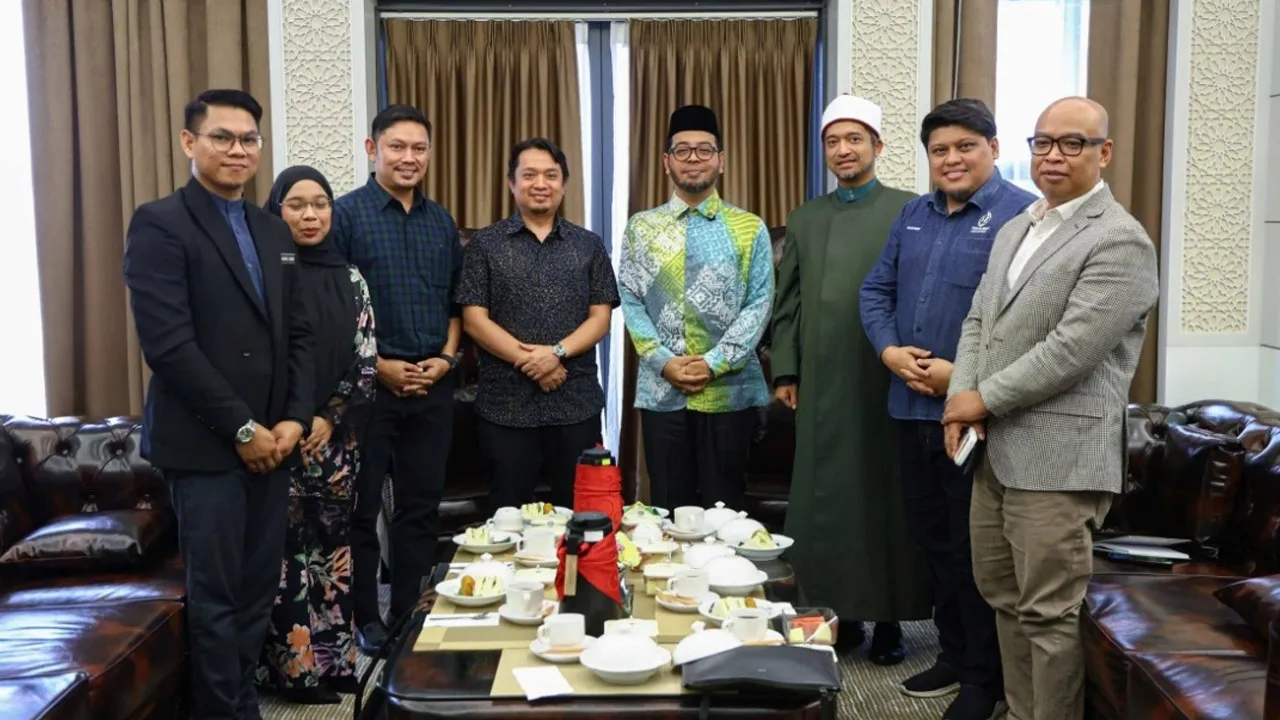 Zulkifli Hasan_FB YB Senator Dr. Zulkifli Hasan