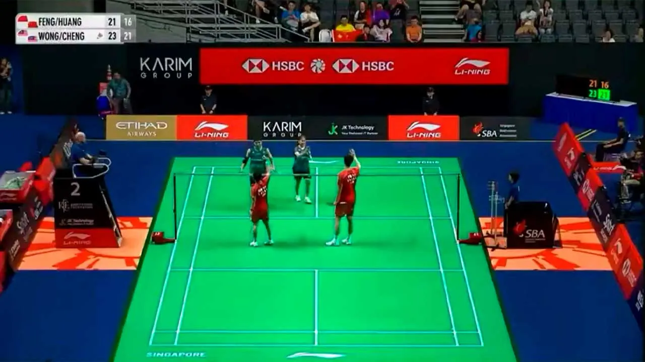 Kejutan besar! Siapa sangka pertemuan pertama memihak kepada Malaysia.  Gandingan baru beregu campuran negara, Jimmy Wong-Cheng Su Yin, menampilkan permainan memukau apabila memperoleh kemenangan bergaya menewaskan gergasi China, Feng Yan Zhe-Huang Dong Ping, dalam pusingan pertama Kejohanan Badminton Terbuka Singapura, sebentar tadi.