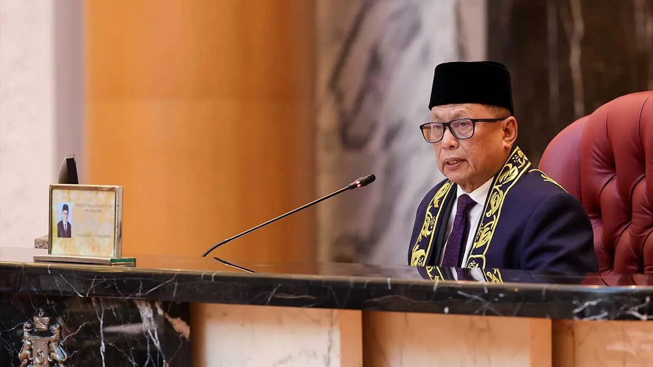 ISKANDAR PUTERI, 30 Nov -- Speaker Dewan Undangan Negeri Datuk Dr Mohd Puad Zarkashi pada Mesyuarat Keempat (Belanjawan 2024) bagi Penggal Persidangan Kedua Dewan Undangan Negeri Johor ke-15 di Bangunan Sultan Ismail, Kota Iskandar hari ini.  --fotoBERNAMA (2023) HAK CIPTA TERPELIHARA