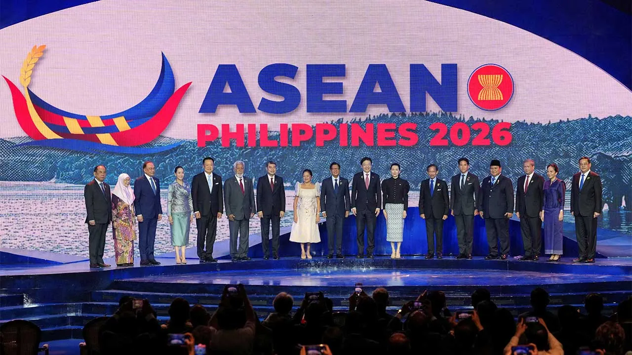 Myanmar's Permanent Secretary of the Ministry of Foreign Affairs U Hau Khan Sum, Malaysia's Prime Minister Anwar Ibrahim and his wife Wan Azizah Wan Ismail, Thailand's Prime Minister Anutin Charnvirakul and his wife Thananon Niramit, East Timor's Prime Minister Xanana Gusmao, Vietnam's Prime Minister Le Minh Hung, Philippine President Ferdinand Marcos Jr. and his wife Liza Araneta Marcos, Singapore's Prime Minister Lawrence Wong and his wife Loo Tze Lui, Brunei's Sultan Hassanal Bolkiah and his son Prince A