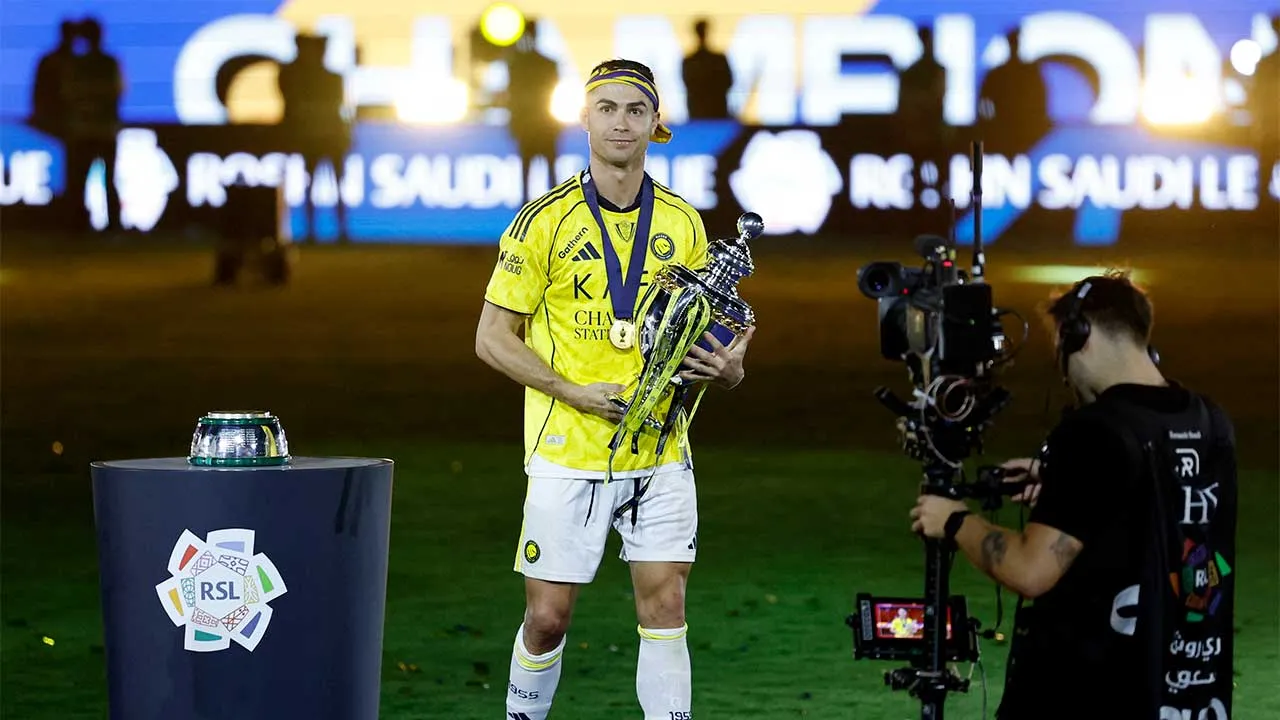Soccer Football - Saudi Pro League - Al Nassr v Damac - Al Awwal Park, Riyadh, Saudi Arabia - May 21, 2026 Al Nassr's Cristiano Ronaldo celebrates with the trophy after winning the Saudi Pro League REUTERS/Hamad I Mohammed