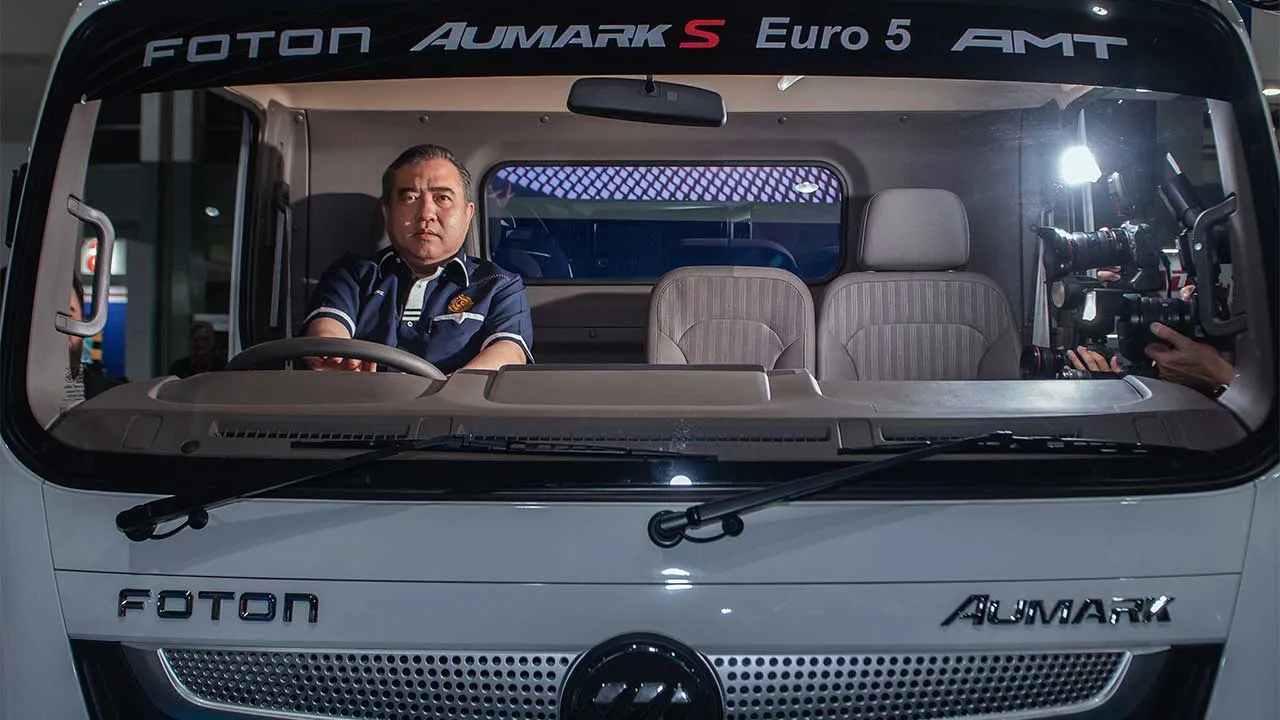 KUALA LUMPUR, 14 Mei -- Menteri Pengangkutan Anthony Loke mengadakan lawatan pada Majlis Perasmian Malaysia Commercial Vehicle Expo (MCVE) 2026 di MINES International Exhibition & Convention Centre (MIECC) hari ini.  --fotoBERNAMA (2026) HAK CIPTA TERPELIHARA