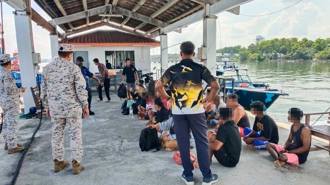 IPOH: Ibu Pejabat Maritim Negeri Perak telah mengaktifkan operasi mencari dan menyelamat (SAR) susulan kejadian sebuah bot dipercayai membawa Pendatang Asing Tanpa Izin (PATI) warga Indonesia yang dilaporkan tenggelam di perairan Pulau Pangkor awal pagi semalam.