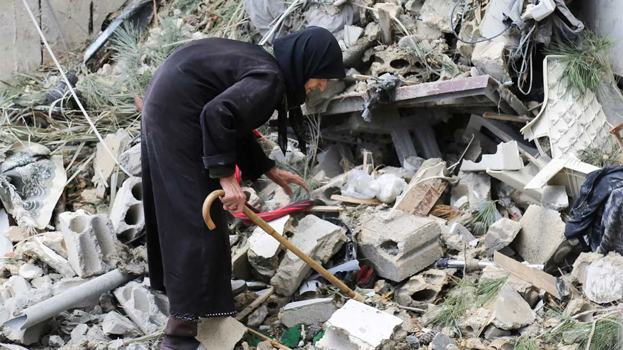 Resident Naama Srour looks through the rubble at the site of an Israeli strike, that killed multiple people according to Lebanon's Health Ministry, in Deir Qanoun al-Nahr, Tyre district, southern Lebanon, May 20, 2026. REUTERS/Stringer