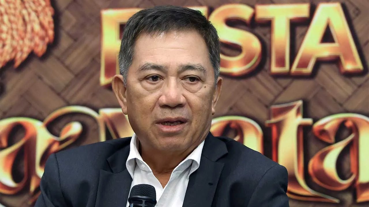KOTA KINABALU, 26 Mei -- Timbalan Ketua Menteri II yang juga Pengerusi Jawatankuasa Induk Sambutan Pesta Kaamatan Peringkat Negeri Sabah 2026 Datuk Seri Dr. Joachim Gunsalam berkongsi beberapa pengumuman dan perkembangan terkini berkaitan sambutan pesta itu pada sidang media hari ini.  -- fotoBERNAMA (2026) HAK CIPTA TERPELIHARA.