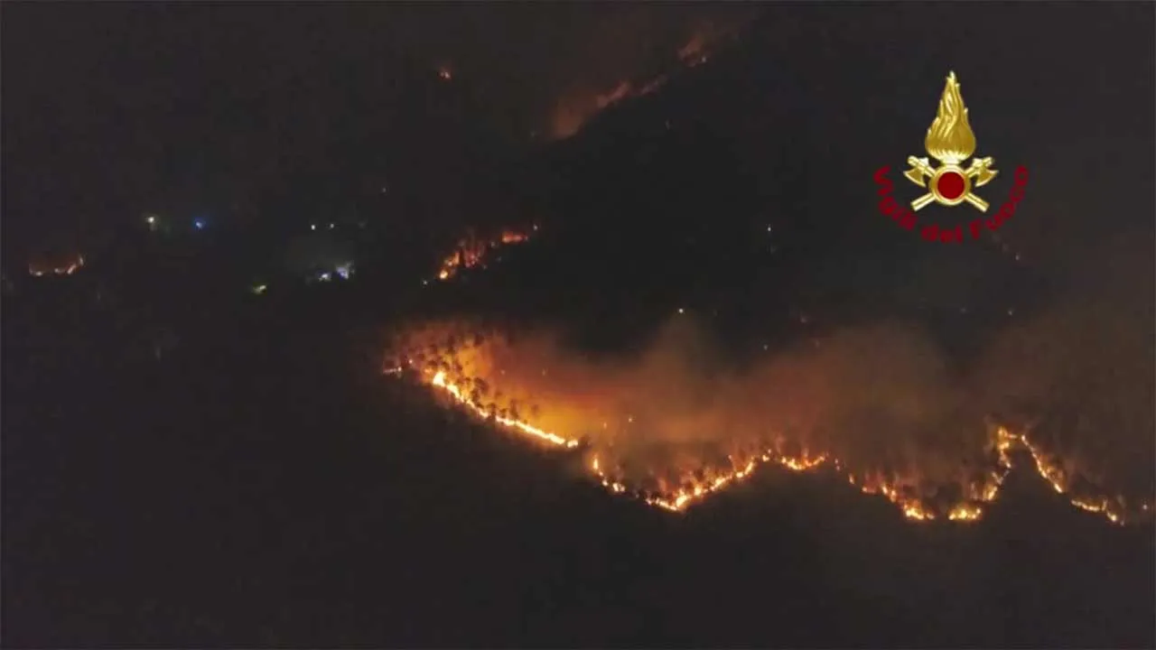 Large fire in Tuscany forces evacuation of around 3,000 people