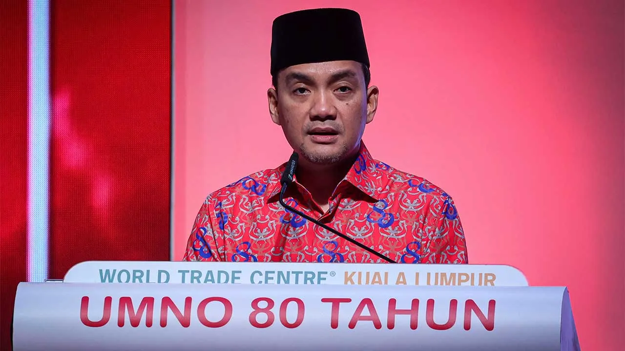 KUALA LUMPUR, 2 Mei -- Menteri Besar Johor yang juga Pengerusi Badan Perhubungan UMNO Negeri Johor, Datuk Onn Hafiz Ghazi berucap pada Konvensyen 80 Tahun UMNO di Pusat Dagangan Dunia Kuala Lumpur (WCTKL) hari ini.  --fotoBERNAMA (2026) HAK CIPTA TERPELIHARA