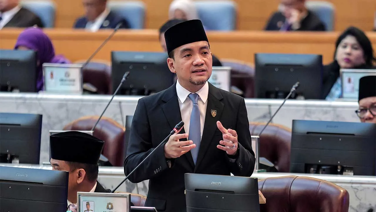 ISKANDAR PUTERI, 4 Mei -- Menteri Besar Johor Datuk Onn Hafiz Ghazi menyampaikan ucapan pada Mesyuarat Pertama Bagi Penggal Persidangan Kelima Dewan Undangan Negeri (DUN) Johor Ke-15 di Bangunan Sultan Ismail hari ini.  --fotoBERNAMA (2026) HAK CIPTA TERPELIHARA