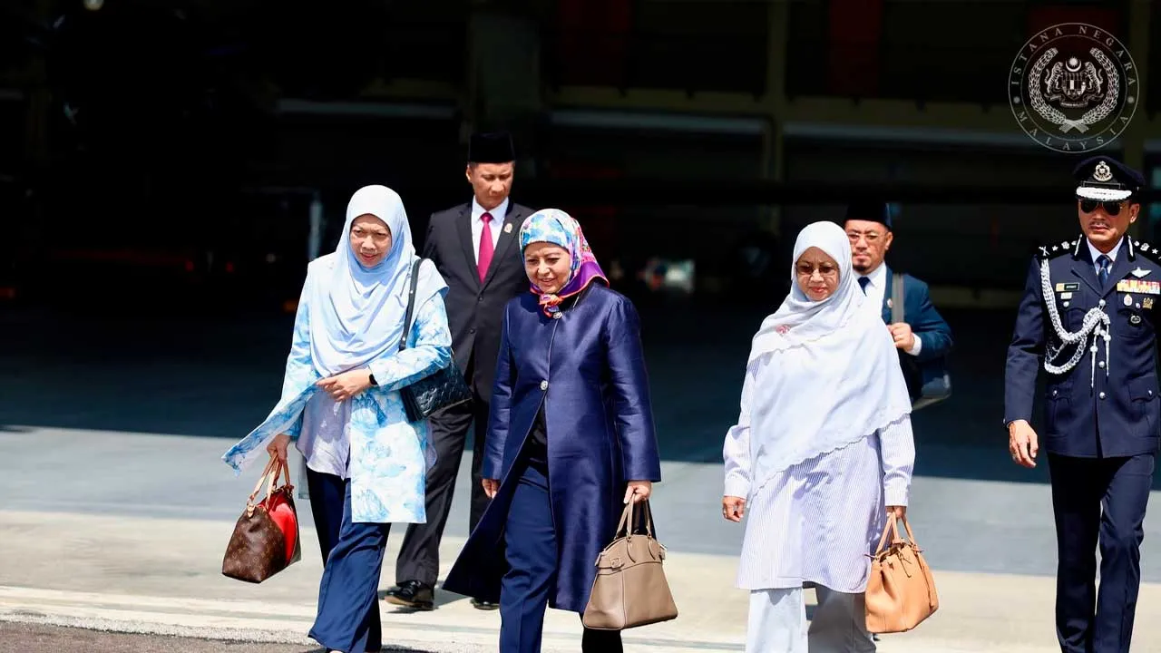 RAJA PERMAISURI AGONG BERANGKAT KE UZBEKISTAN UNTUK PERSIDANGAN TRADISI SAINTIFIK DALAM KETAMADUNAN ISLAM