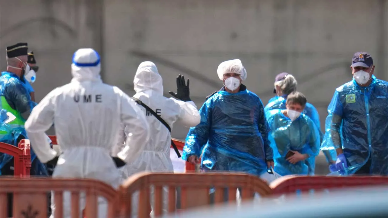 Passengers are disembarked from the hantavirus-stricken cruise ship MV Hondius at the port of Granadilla in Tenerife, Canary Islands, Spain, Sunday, May 10, 2026. (AP Photo/Manu Fernandez)