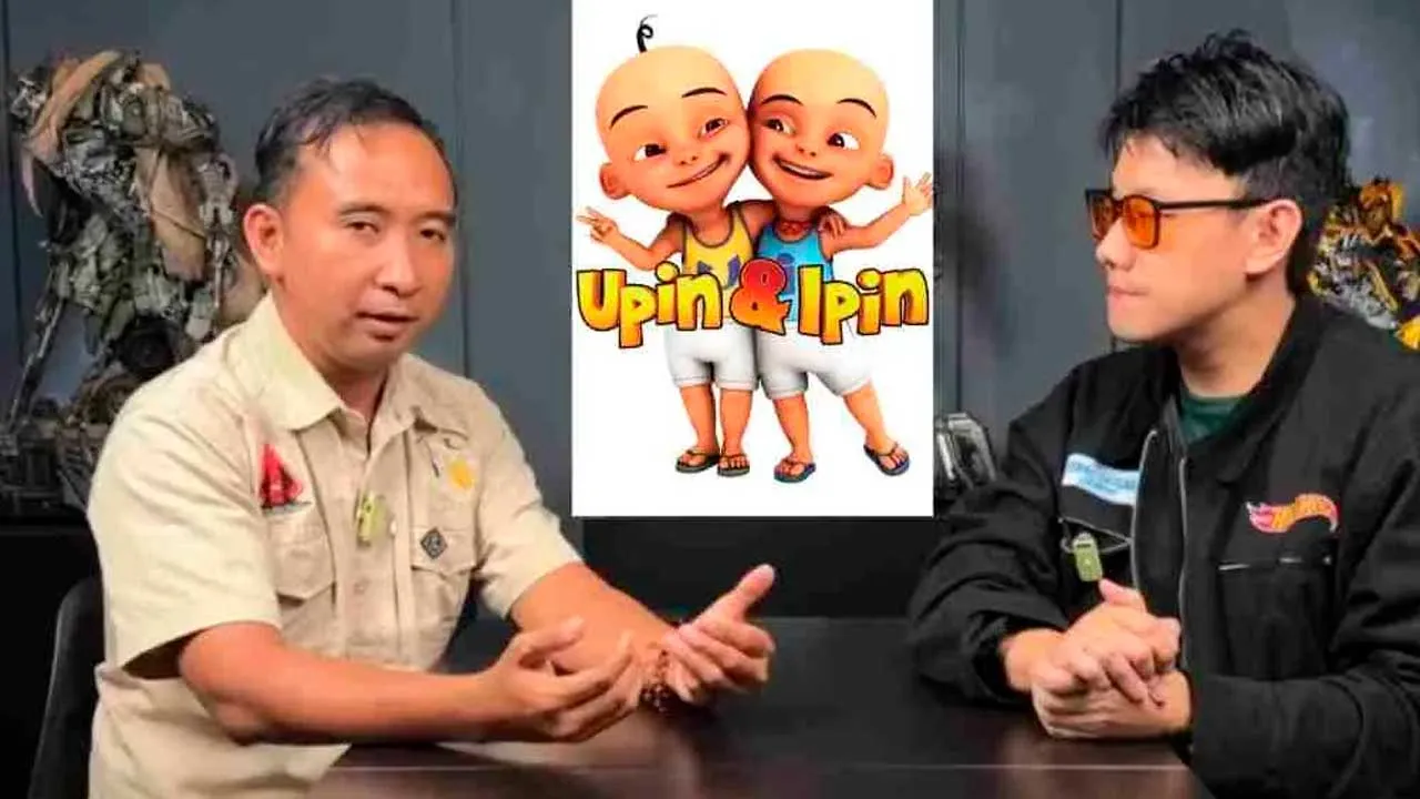 Frans (kanan) bersama Sadan tampil memohon maaf susulan kenyataan mereka berhubung siri animasi popular, Upin & Ipin.