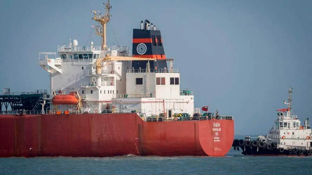 FILE PHOTO: A coastguard boat approaches an Indian liquefied petroleum gas (LPG) carrier, Shivalik, as it arrives at Mundra Port via the Strait of Hormuz, amid the U.S.-Israel conflict with Iran, in Gujarat, India, March 16, 2026. REUTERS/Amit Dave/File Photo