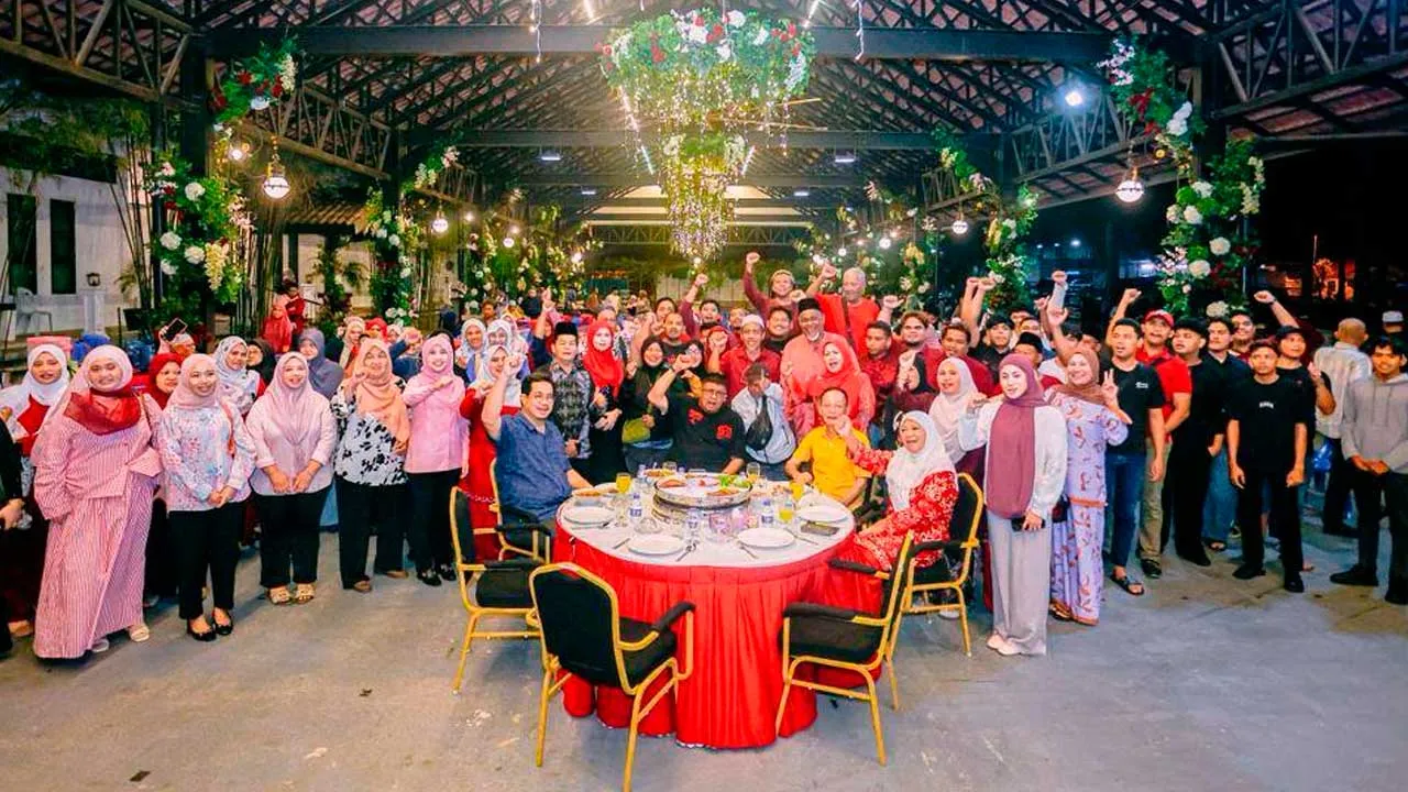 17 Mei 2026 - Sireh pulang ke gagang… Begitulah perumpamaan tepat yang menggambarkan kegembiraan saya serta pimpinan UMNO Bahagian Masjid Tanah apabila menerima kembali kemasukan seramai 190 ahli Bersatu dan NGO dalam kawasan Parlimen Masjid Tanah ke dalam parti UMNO dalam program “Sireh Pulang Ke Gagang”, malam ini.