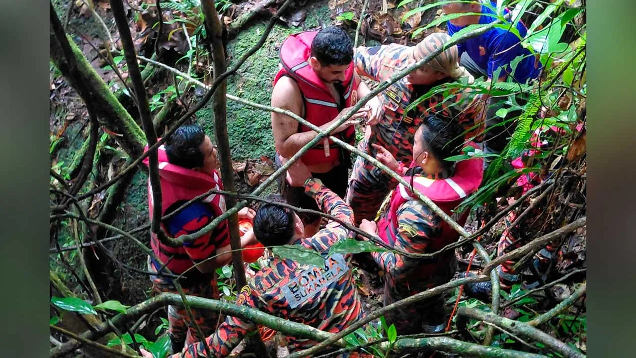 Tiga warga Yaman terkandas di Air Terjung Sg. Kedondong... kredit bomba selangor