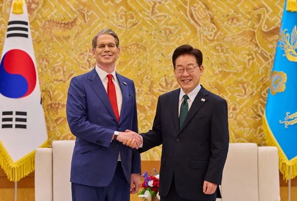 South Korean President Lee Jae Myung shakes hands with U.S. Treasury Secretary Scott Bessent during their meeting at the Presidential Blue House in Seoul, South Korea, May 13, 2026. The Presidential Blue House/Yonhap via REUTERS 