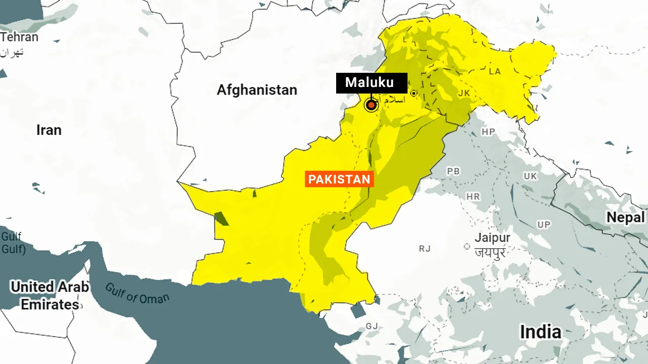Three police officers killed in car bomb attack in northwest Pakistan_Astro AWANI