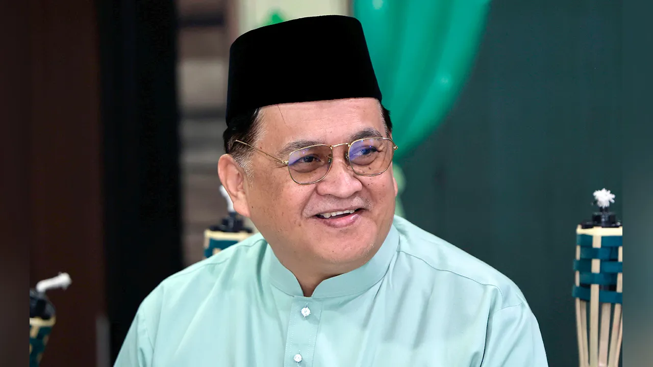 Menteri Kerajaan Tempatan dan Perumahan Sabah Datuk Mohd Arifin Mohd Arif 