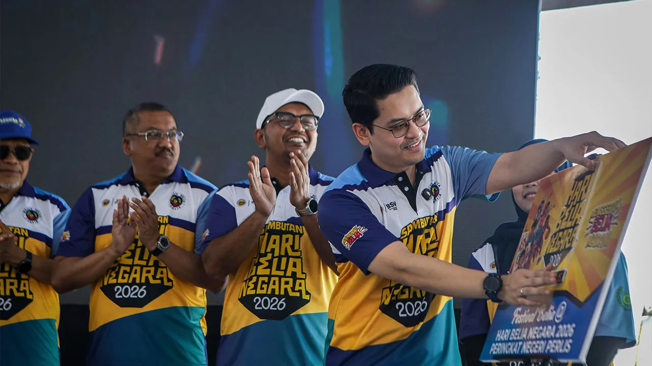 KANGAR, 23 Mei -- Menteri Belia dan Sukan Dr Mohammed Taufiq Johari (kanan) merasmikan Hari Belia Negara 2026 peringkat negeri Perlis di Dataran Lok 9, Kuala Perlis hari ini.  --fotoBERNAMA (2026) HAK CIPTA TERPELIHARA