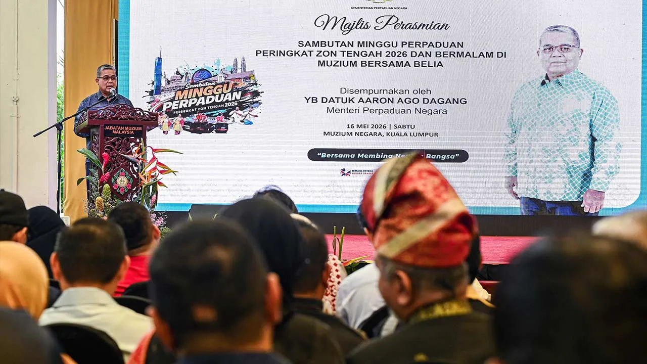 KUALA LUMPUR, 16 Mei -- Menteri Perpaduan Negara, Aaron Ago Dagang menyampaikan ucapan pada Majlis Perasmian Sambutan Minggu Perpaduan Zon Tengah 2026 dan Program Bermalam di Muzium Bersama Belia di Muzium Negara, hari ini.  --fotoBERNAMA (2026) HAK CIPTA TERPELIHARA