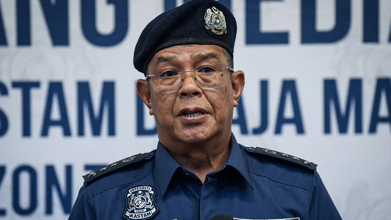 KUALA LUMPUR, 18 April -- Pemangku Penolong Ketua Pengarah Kastam Zon Tengah Dr Ahmad Taufik Sulaiman bercakap dalam sidang media di Kompleks Kastam Kuala Lumpur hari ini._BERNAMA