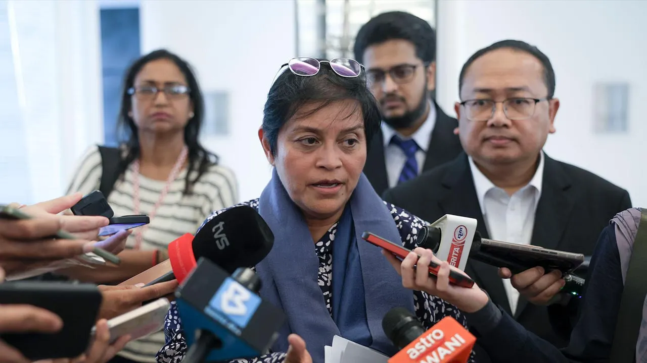 Kuala Lumpur , 18 Mei 2026. Menteri di Jabatan Perdana Menteri (Undang-Undang dan Reformasi Institusi) Datuk Seri Azalina Othman Said  pada sidang media berikutan  Majlis Pelancaran Khidmat Pro Bono Komersial Pusat Timbang Tara Antarabangsa Asia (AIAC) di Auditorium AIAC Bangunan Sulaiman. Astro AWANI / SHAHIR OMAR