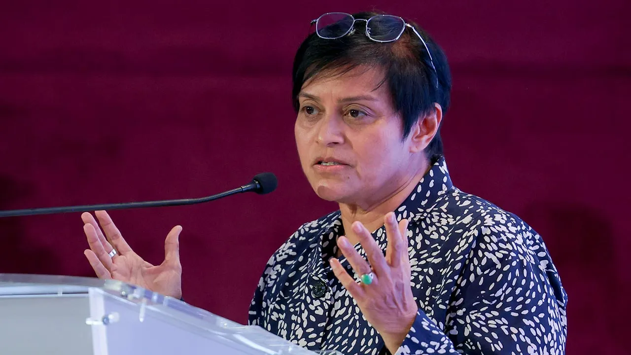 Kuala Lumpur , 18 Mei 2026. Menteri di Jabatan Perdana Menteri (Undang-Undang dan Reformasi Institusi) Datuk Seri Azalina Othman Said menyampaikan ucapan berikutan  Majlis Pelancaran Khidmat Pro Bono Komersial Pusat Timbang Tara Antarabangsa Asia (AIAC) di Auditorium AIAC Bangunan Sulaiman. Astro AWANI / SHAHIR OMAR