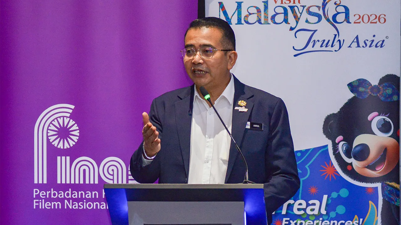 KUALA LUMPUR, 1 April -- Ketua Pengarah Tourism Malaysia, Mohd Amirul Rizal Abdul Rahim menyampaikan ucapan pada Majlis Pemeteraian Memorandum Persefahaman antara Perbadanan Kemajuan Filem Nasional Malaysia (FINAS) dan Tourism Malaysia di Mini Pawagam P. Ramlee hari ini._BERNAMA