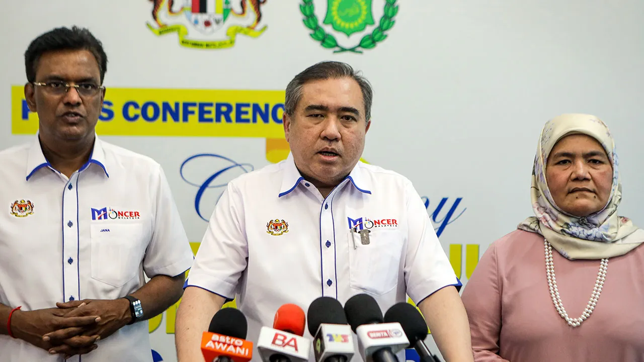 PADANG BESAR, 30 Mei -- Menteri Pengangkutan Malaysia, Anthony Loke, bercakap pada sidang media sempena Majlis Perasmian Zon Perdagangan Bebas Tuanku Syed Sirajuddin – Depot Pelepasan Pedalaman Perlis (PIP) di Padang Besar, hari ini.  -- fotoBERNAMA (2026) HAK CIPTA TERPELIHARA