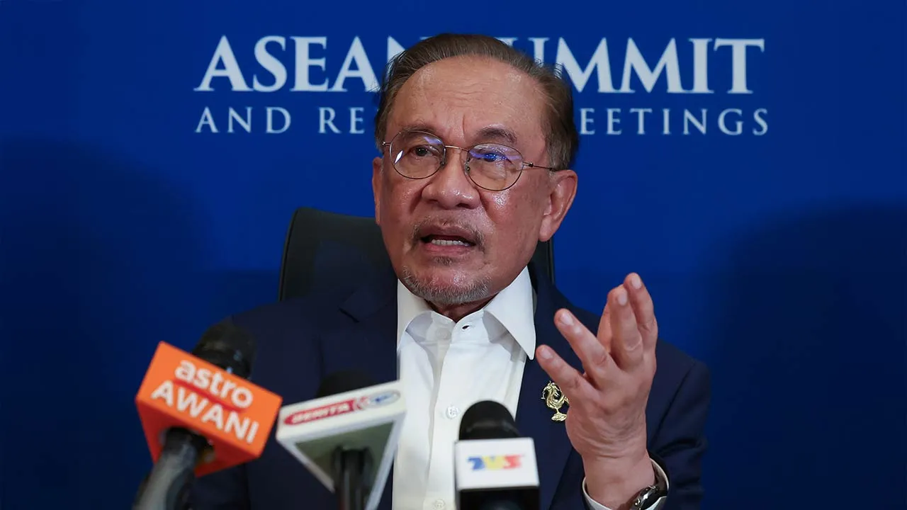 CEBU (Philippines), May 8 -- Prime Minister Datuk Seri Anwar Ibrahim speaks at a press conference after attending the 48th ASEAN Summit and Related Summits here today.