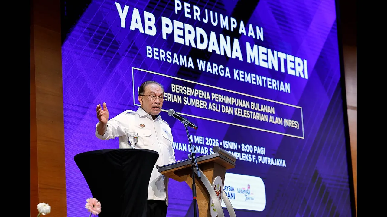 PUTRAJAYA, 4 Mei -- Perdana Menteri Datuk Seri Anwar Ibrahim menyampaikan ucapan pada Perhimpunan Bulanan Kementerian Sumber Asli dan Kelestarian Alam, di sini hari ini.