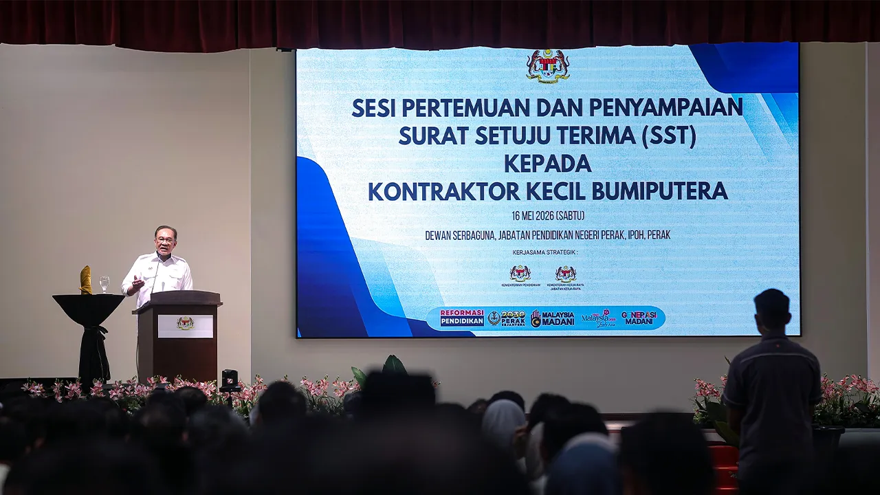 IPOH, 16 Mei -- Perdana Menteri Datuk Seri Anwar Ibrahim berucap pada Sesi Pertemuan dan Penyampaian Surat Setuju Terima (SST) kepada Kontraktor Kecil Bumiputera di Kompleks Pendidikan Negeri Perak hari ini.  --fotoBERNAMA (2026) HAK CIPTA TERPELIHARA