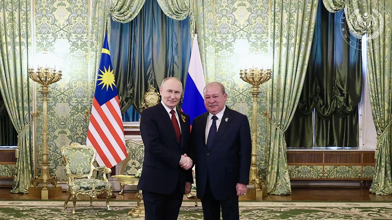 HUBUNGAN MALAYSIA-PERSEKUTUAN RUSIA TERUS BERKEMBANG SECARA KONSISTEN - SULTAN IBRAHIM KDYMM SPB Yang di-Pertuan Agong Sultan Ibrahim, bertitah tahun depan menandakan satu detik penting dalam hubungan Malaysia dan Persekutuan Rusia dengan  sambutan Ulang Tahun Ke-60 hubungan diplomatik antara dua negara. _FB Sultan Ibrahim Sultan Iskandar﻿