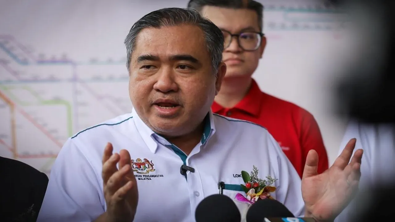 PUTRAJAYA, 28 Mei (Bernama) -- Kementerian Pengangkutan menubuhkan pasukan petugas khas untuk menyiasat insiden tren Transit Aliran Ringan (LRT) Laluan Ampang/Sri Petaling yang tergelincir pagi ini. Menteri berkenaan Anthony Loke berkata dapatan siasatan pasukan itu akan dikemukakan kepada Jemaah Menteri dan dihebahkan secepat mungkin.