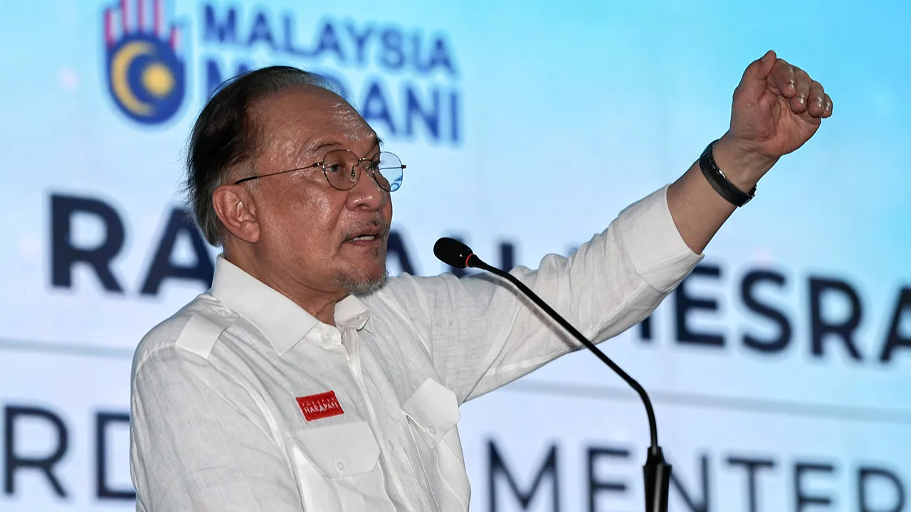 JOHOR BAHRU, 17 Mei -- Perdana Menteri Datuk Seri Anwar Ibrahim berucap pada Majlis Ramah Mesra Bersama Rakyat di Dewan Terbuka PPR Taman Desa Mutiara, Tebrau hari ini.  --fotoBERNAMA (2026) HAK CIPTA TERPELIHARA