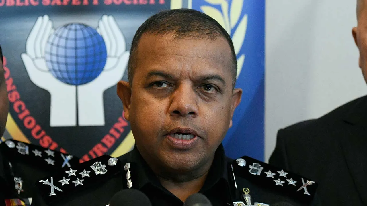 GEORGE TOWN, 23 April -- Timbalan Ketua Polis Negara Datuk Seri Ayob Khan Mydin Pitchay (tengah) mengadakan sidang akhbar selepas majlis perasmian Forum Perdana Pertubuhan Kesedaran Jenayah dan Keselamatan Awam Pulau Pinang (CCPSS) hari ini.  --fotoBERNAMA (2026) HAK CIPTA TERPELIHARA