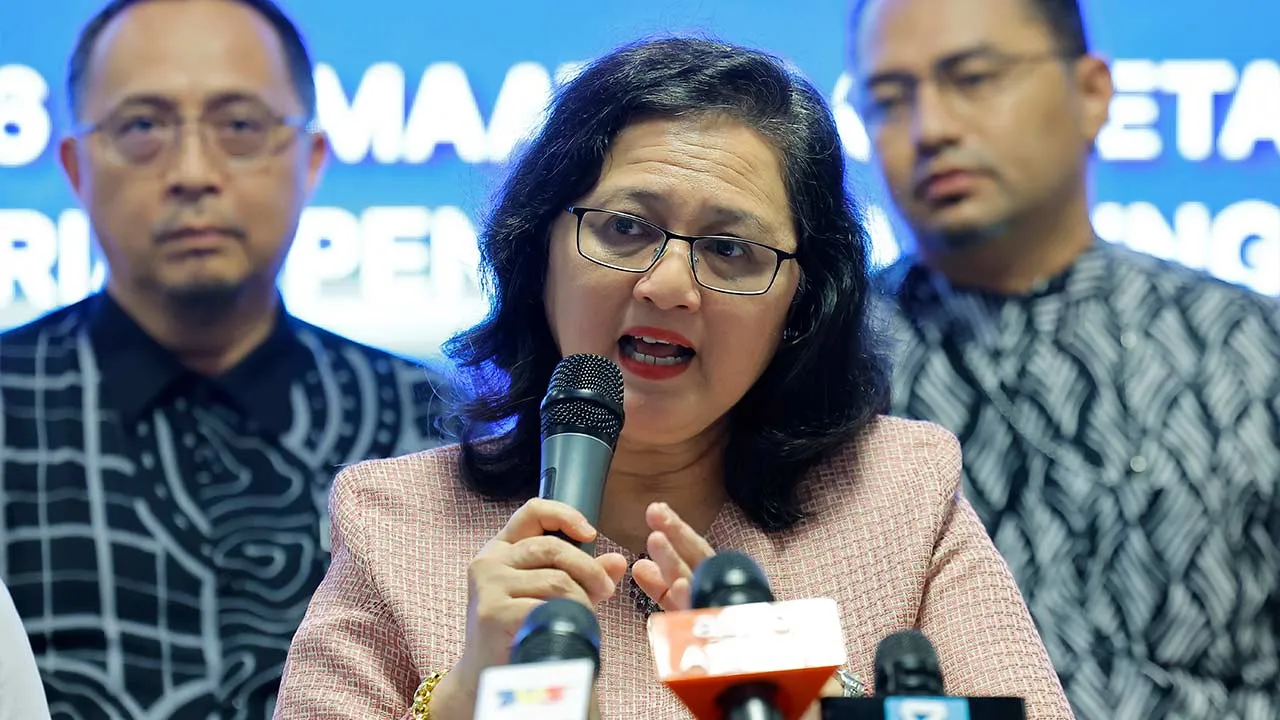 PUTRAJAYA, 15 Mei -- Ketua Pengarah Pendidikan Tinggi Datuk Prof Dr Azlinda Azman bercakap pada Sidang Media Khas mengenai Laluan Kemasukan Pelajar Lepasan Di Luar Sistem Pendidikan Kebangsaan Ke Institut Pengajian Tinggi Awam (IPTA) di Kementerin Pendidikan Tinggi hari ini.  --fotoBERNAMA (2026) HAK CIPTA TERPELIHARA