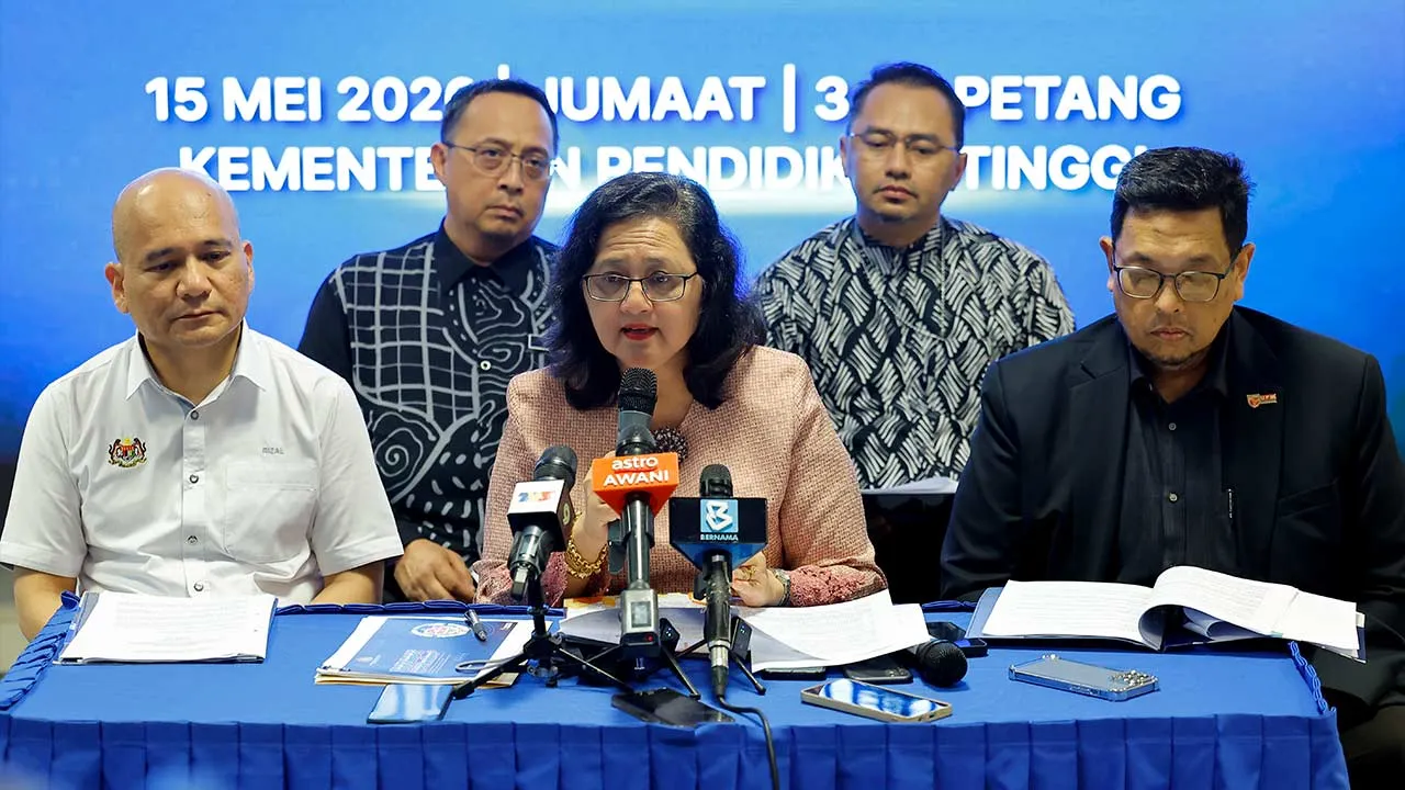 PUTRAJAYA, 15 Mei -- Ketua Pengarah Pendidikan Tinggi Datuk Prof Dr Azlinda Azman bercakap pada Sidang Media Khas mengenai Laluan Kemasukan Pelajar Lepasan Di Luar Sistem Pendidikan Kebangsaan Ke Institut Pengajian Tinggi Awam (IPTA) di Kementerin Pendidikan Tinggi hari ini.  --fotoBERNAMA (2026) HAK CIPTA TERPELIHARA