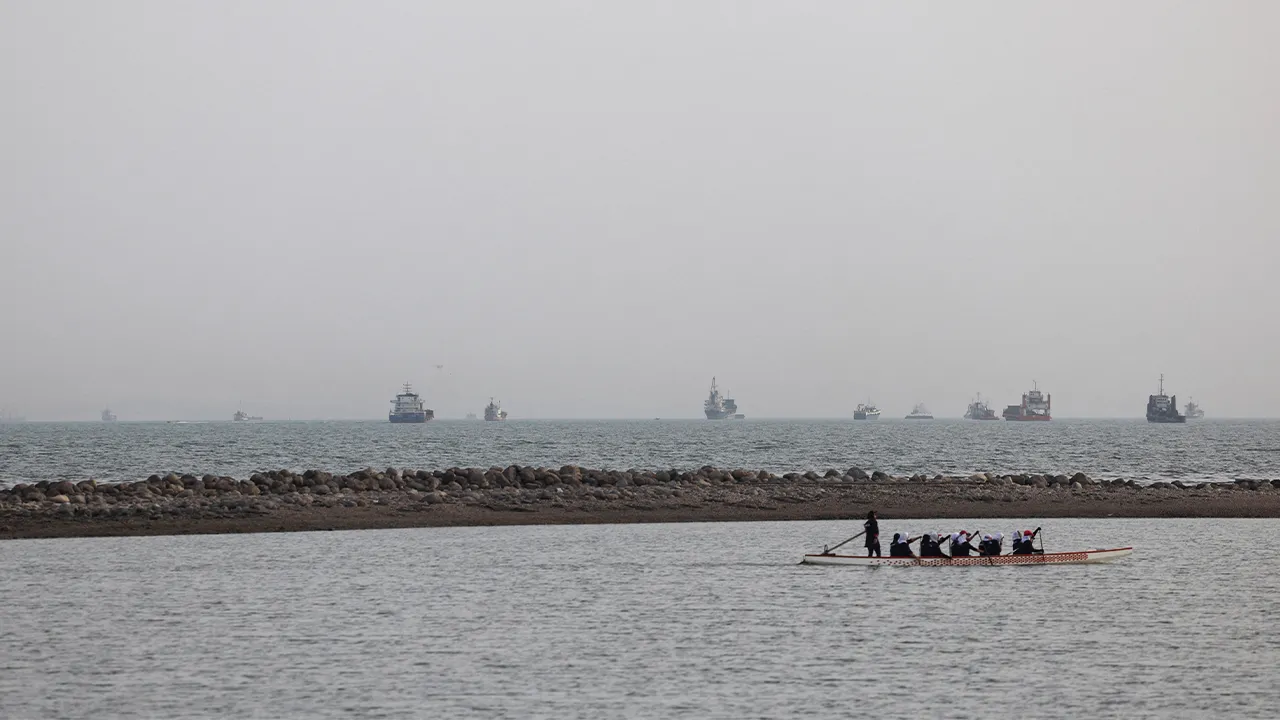 Vessels in the Strait of Hormuz are visible near the beach of Bandar Abbas, Iran, May 22, 2026. Majid Asgaripour/WANA (West Asia News Agency) via REUTERS ATTENTION EDITORS - THIS PICTURE WAS PROVIDED BY A THIRD PARTY