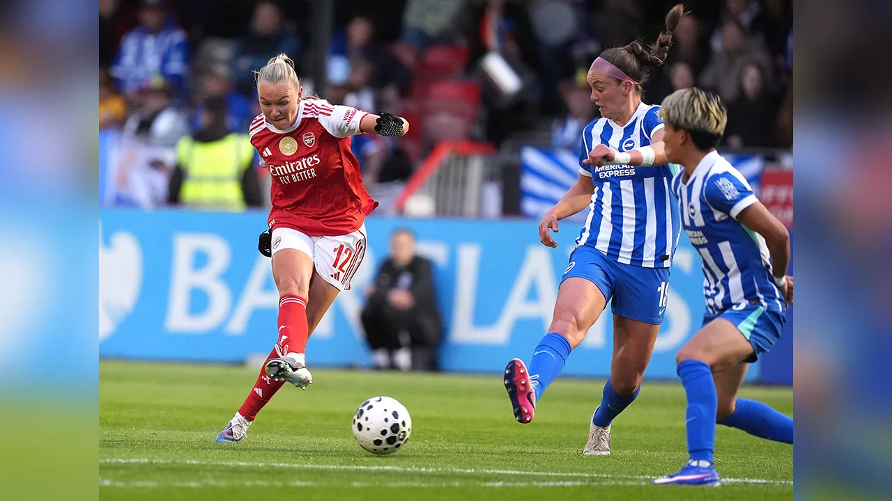 Arsenal's Frida Maanum, left, attempts a shot towards goal during their English Women's Super League soccer match against Brighton & Hove Albion in Crawley, England, Wednesday, May 6, 2026. (Gareth Fuller/PA via AP)