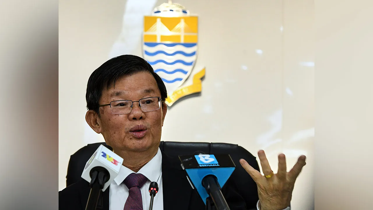GEORGE TOWN, 19 Mac — Ketua Menteri Pulau Pinang, Chow Kon Yeow, telah mengemukakan senarai nama calon Yang Dipertua Negeri yang baharu kepada Pejabat Perdana Menteri setelah mendapat persetujuan Majlis Mesyuarat Kerajaan (MMK) negeri bagi pertimbangan Yang di-Pertuan Agong.  Tempoh pelantikan Tun Ahmad Fuzi Abdul Razak sebagai Yang Dipertua Negeri Pulau Pinang, yang bermula pada 1 Mei 2021, akan tamat pada 30 April tahun ini.  —fotoBERNAMA (2025) HAK CIPTA TERPELIHARA