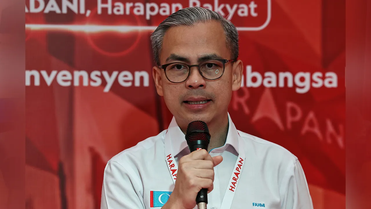 JOHOR BAHRU, 17 Mei -- Menteri Komunikasi yang juga Pengarah Konvensyen Pakatan Harapan (PH) 2026, Datuk Fahmi Fadzil bercakap kepada pemberita pada Konvensyen PH 2026 di Pusat Konvensyen Antarabangsa Persada hari ini.  --fotoBERNAMA (2026) HAK CIPTA TERPELIHARA