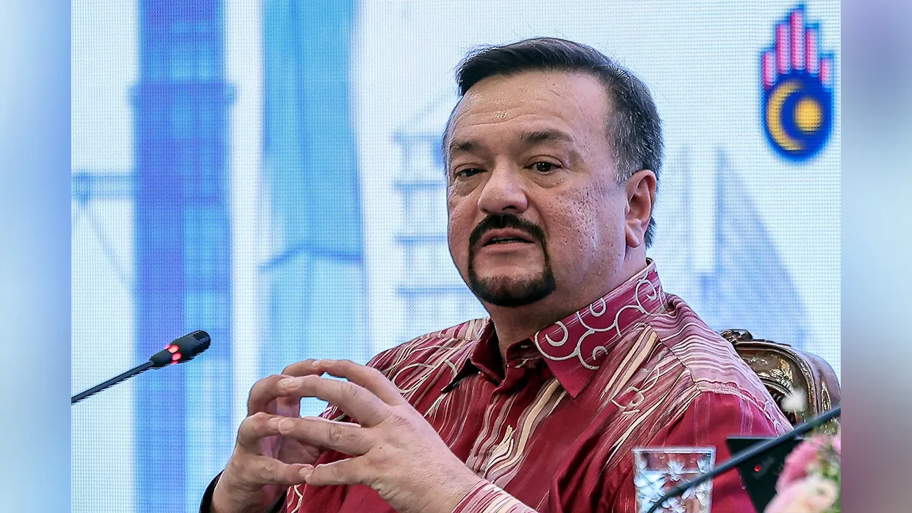 KUALA LUMPUR, 22 Mei -- Menteri Kewangan II Datuk Seri Amir Hamzah Azizan ketika Forum Ilmuwan Malaysia Madani Siri 12, 'Memacu Kedudukan Malaysia dalam Gelombang Baharu Aliran Modal Global' di Suruhanjaya Sekuriti Malaysia malam ini.  --fotoBERNAMA (2026) HAK CIPTA TERPELIHARA