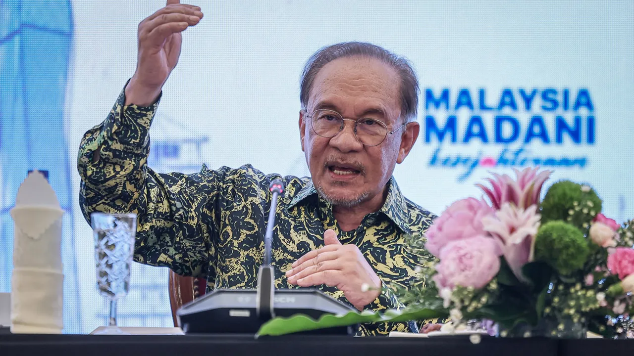KUALA LUMPUR, 22 Mei -- Perdana Menteri Datuk Seri Anwar Ibrahim ketika Forum Ilmuwan Malaysia Madani Siri 12, 'Memacu Kedudukan Malaysia dalam Gelombang Baharu Aliran Modal Global' di Suruhanjaya Sekuriti Malaysia malam ini.  --fotoBERNAMA (2026) HAK CIPTA TERPELIHARA
