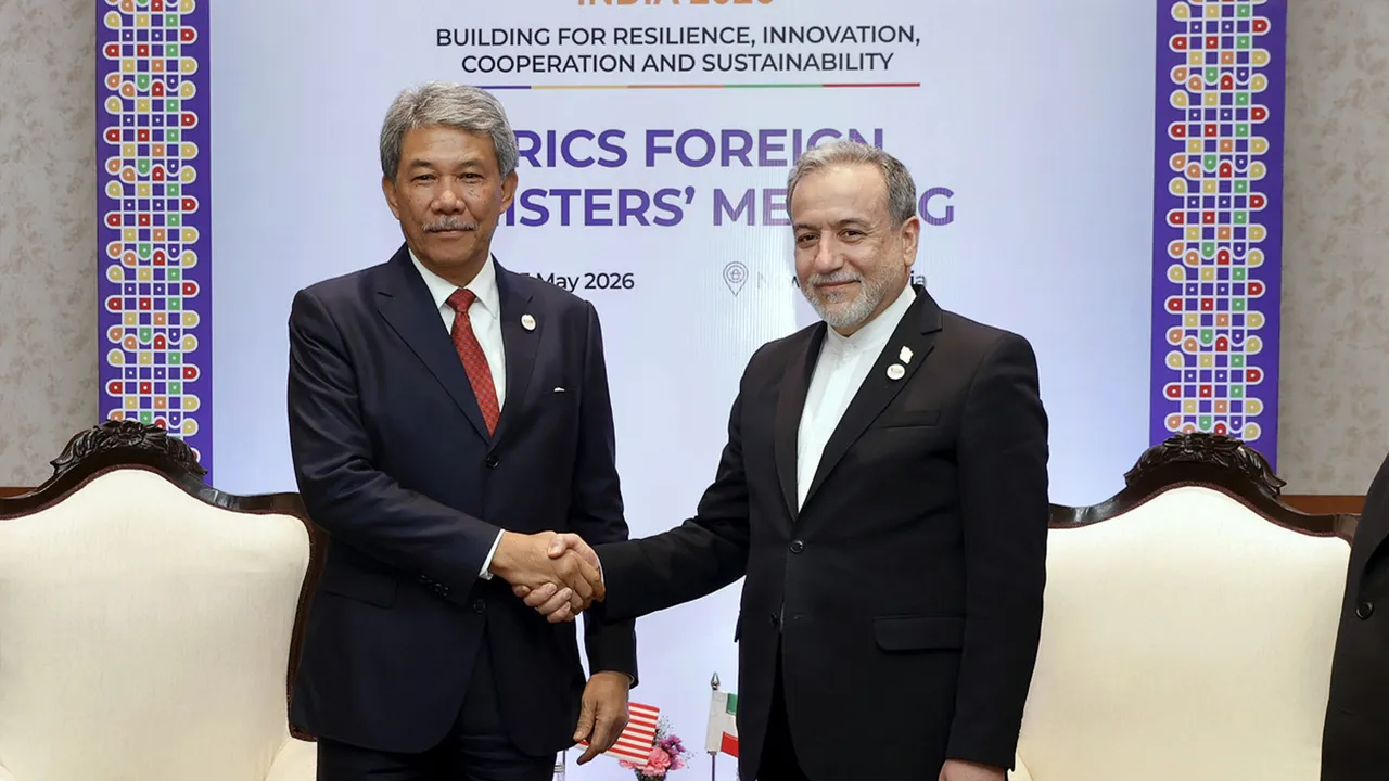 NEW DELHI, 14 Mei -- Menteri Luar Datuk Seri Mohamad Hasan mengadakan mesyuarat dua hala dengan Menteri Luar Iran Abbas Araghchi pada Mesyuarat Menteri-Menteri Luar BRICS hari ini.  --fotoBERNAMA (2026) HAK CIPTA TERPELIHARA   NEW DELHI, May 14 -- Foreign Minister Datuk Seri Mohamad Hasan holds a bilateral meeting with Iranian Foreign Minister Abbas Araghchi during the BRICS Foreign Ministers’ Meeting today.  --fotoBERNAMA (2026) COPYRIGHT RESERVED