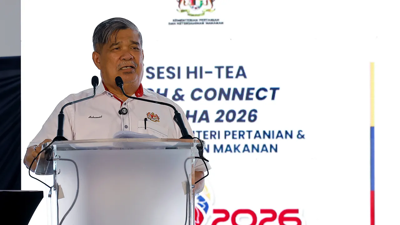 SERDANG, 18 Mei -- Menteri Pertanian dan Keterjaminan Makanan Datuk Seri Mohamad Sabu menyampaikan ucapan pada Program Sesi Hi-Tea Pitch & Connect @MAHA 2026 di Taman Ekspo Pertanian Malaysia (MAEPS) hari ini.  --fotoBERNAMA (2026) HAK CIPTA TERPELIHARA