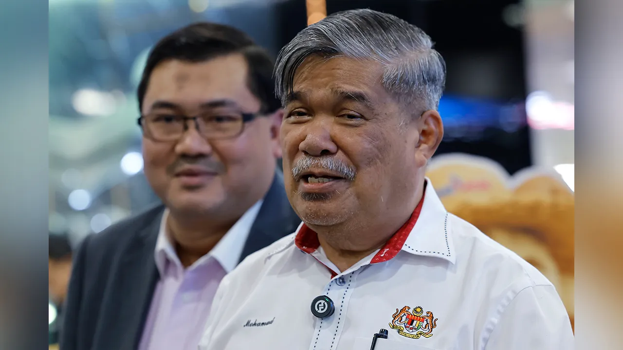 SERDANG, 18 Mei -- Menteri Pertanian dan Keterjaminan Makanan Datuk Seri Mohamad Sabu bercakap pada sidang media selepas hadir ke Program Sesi Hi-Tea Pitch & Connect @MAHA 2026 di Taman Ekspo Pertanian Malaysia (MAEPS) hari ini.  --fotoBERNAMA (2026) HAK CIPTA TERPELIHARA