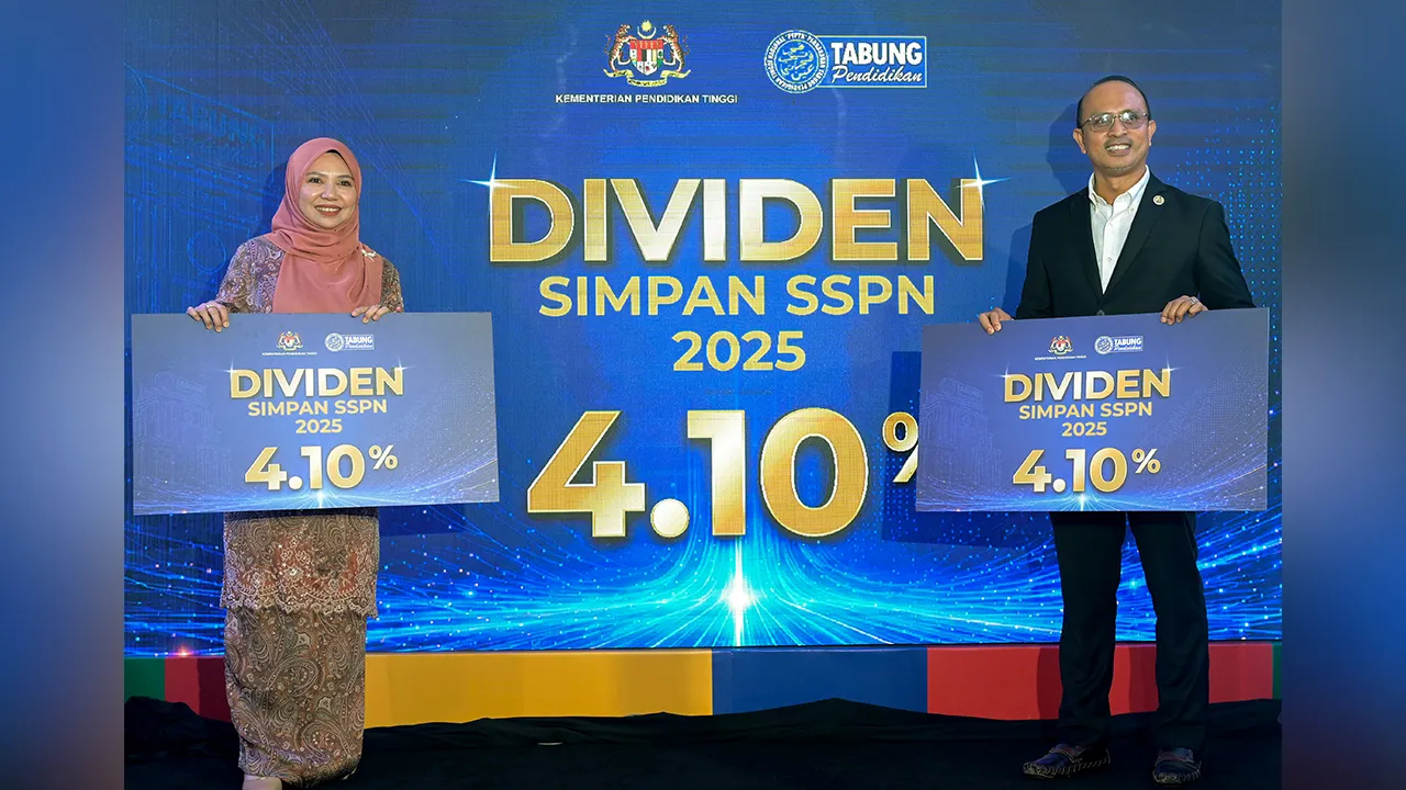KUALA LUMPUR, 6 Mei -- Pengerusi Perbadanan Tabung Pendidikan Tinggi Nasional (PTPTN) Datuk Seri Norliza Abdul Rahim (kiri) bergambar bersama Ketua Eksekutif PTPTN Ahmad Dasuki Abdul Majid selepas pengumuman Dividen Simpan SSPN 2025 di Menara PTPTN hari ini.  -- fotoBERNAMA (2026) HAK CIPTA TERPELIHARA