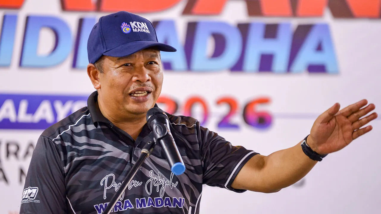 KAJANG , 27 Mei -- Ketua Pengarah Jabatan Imigresen Malaysia, Datuk Zakaria Shaaban menyampaikan ucapan pada program Jelajah Wira Madani Semarak Aidiladha di Depot Imigresen Sementara Milennium Beranang.  -- fotoBERNAMA (2026) HAK CIPTA TERPELIHARA